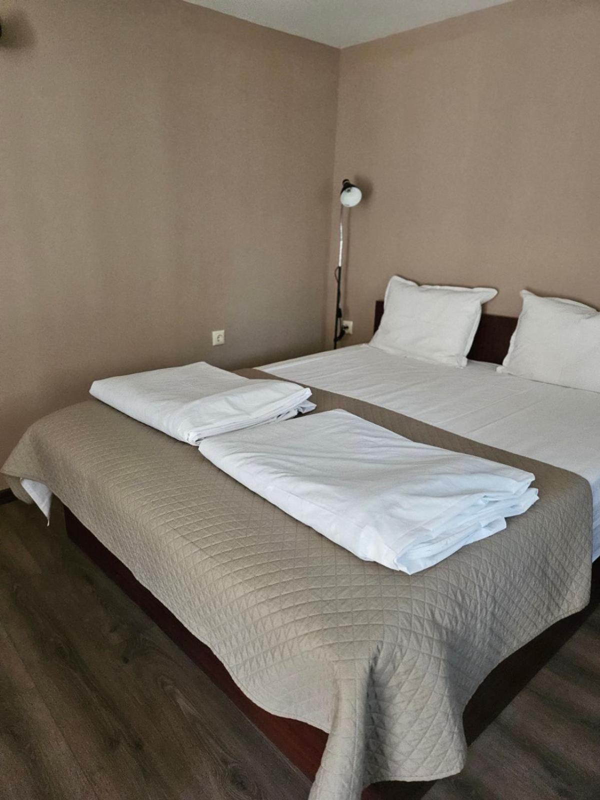 Orehite-Family Hotel ,Food & Pool Bozhichen Exteriör bild