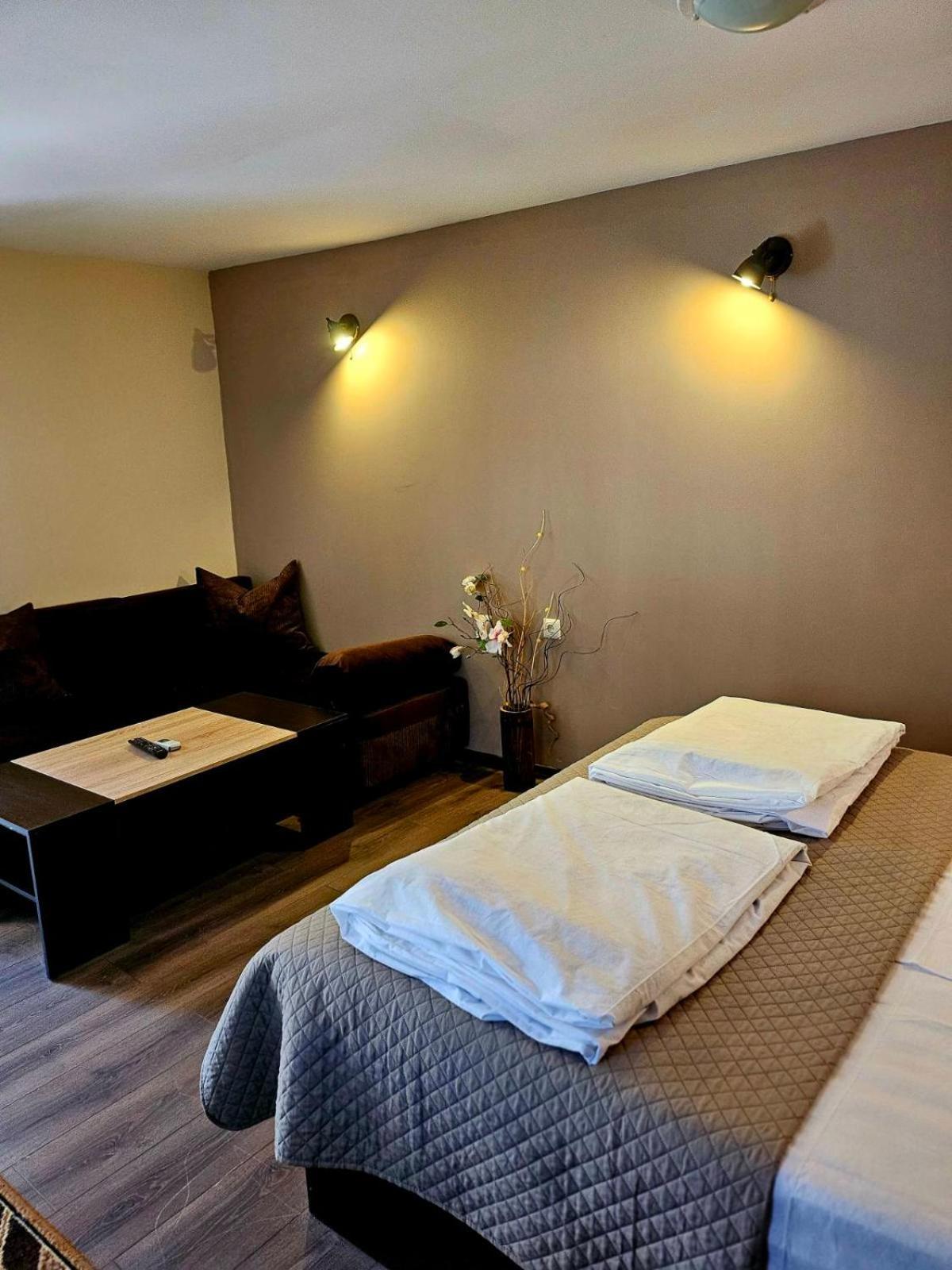 Orehite-Family Hotel ,Food & Pool Bozhichen Exteriör bild