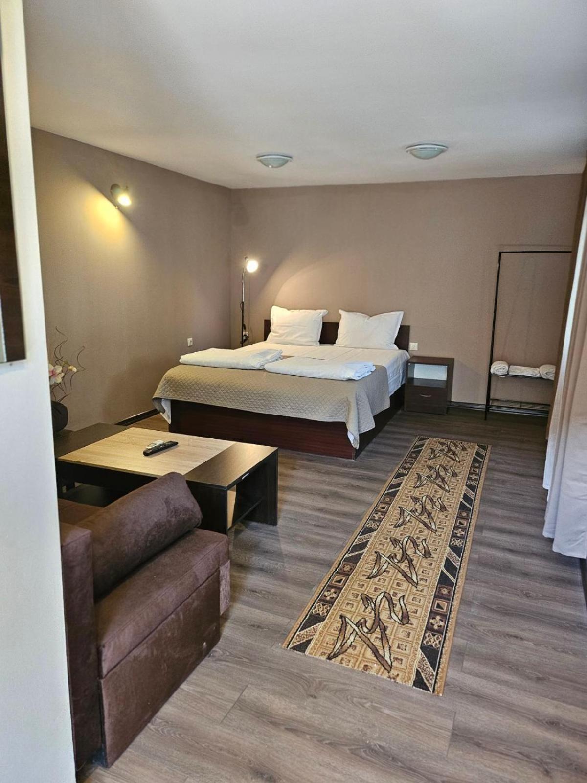 Orehite-Family Hotel ,Food & Pool Bozhichen Exteriör bild