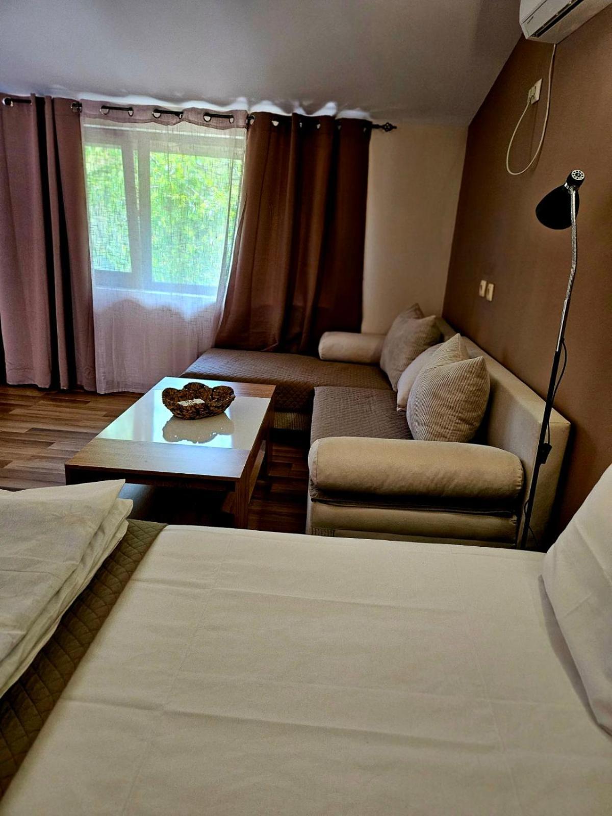 Orehite-Family Hotel ,Food & Pool Bozhichen Exteriör bild