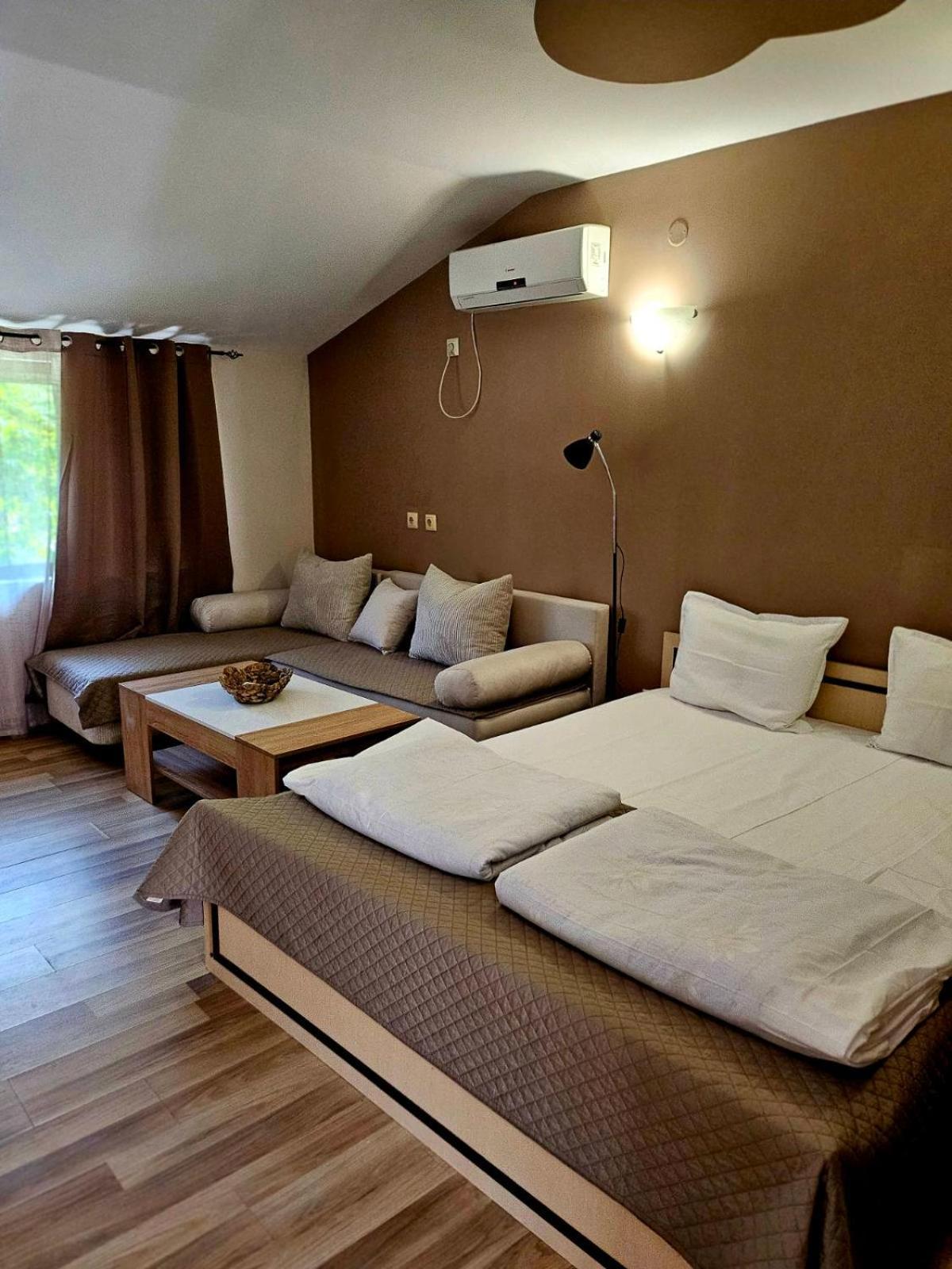 Orehite-Family Hotel ,Food & Pool Bozhichen Exteriör bild